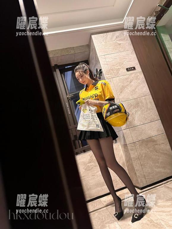 微密圈 - 是小逗逗的旗袍全集，你说她能把泡椒凤爪的颜色穿成啥样？