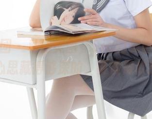 森萝财团 – 私房美图，Sia的美脚也是把个小心思藏得够深的，要慢慢欣赏哦。