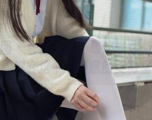 森萝财团 – 套图上线！吸吸带你畅游泳池，漂浮在这个不经意的美丽里。