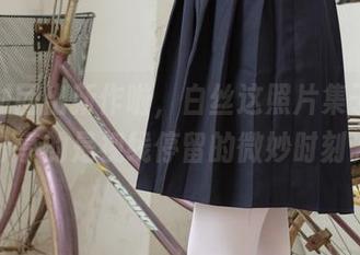 森萝财团出新作啦，白丝这照片集子里，分享的是视线停留的微妙时刻。
