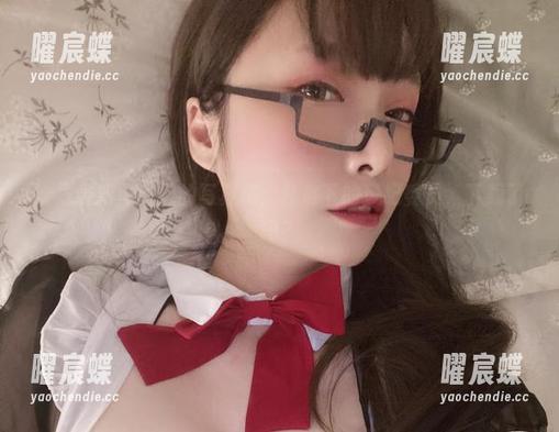 次屁啦新鲜出炉的写真集：私底下的风纪委员，下载了吗？