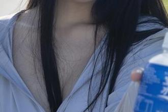 突然发现，下载浅安安的水手服全套，就是去海边的最佳计划。