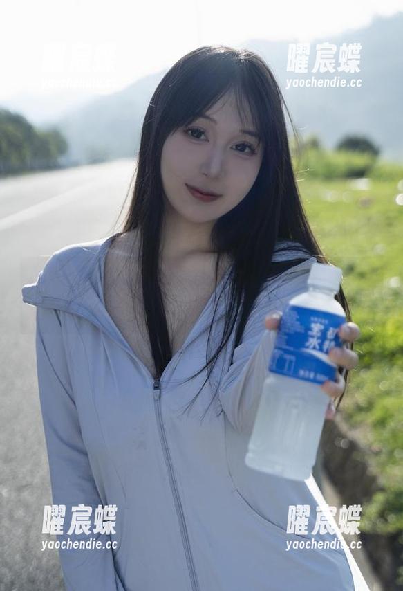 突然发现，下载浅安安的水手服全套，就是去海边的最佳计划。