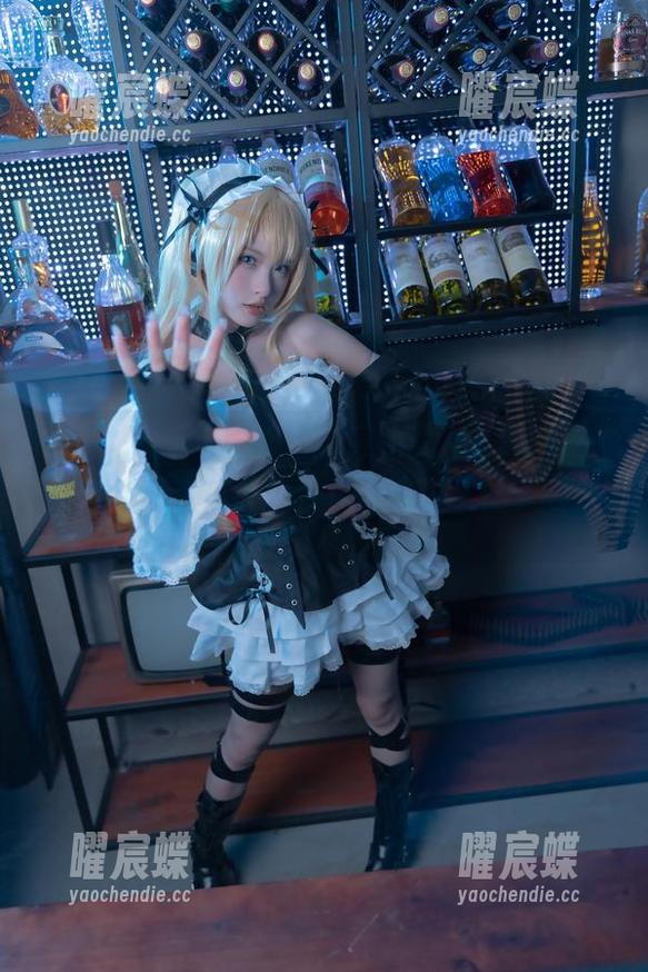 从美图到英仙座护士服，清水由乃的每一帧似乎都在思考些什么，微妙又耐人寻味。