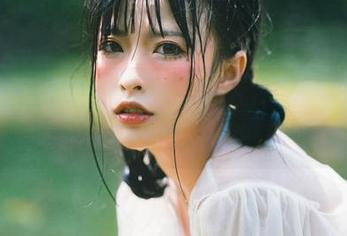 清水由乃的靡烟旗袍成为我的心头好，原图和图集里的每个细节都好引人注意！
