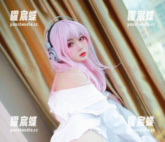 当炸蛋Boom遇上美腿，高清写真里藏着小心思