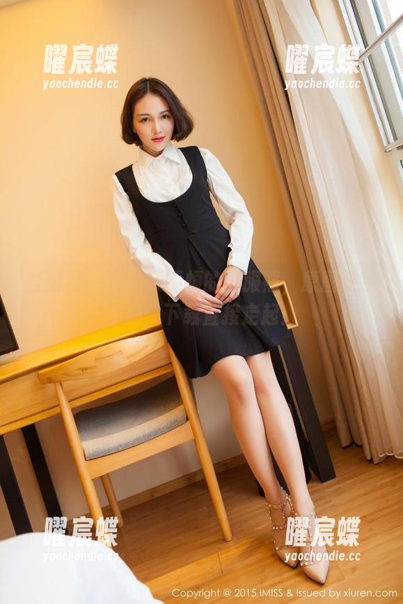 爱蜜社 - 程小烦不烦的校服照，原图热乎乎的，下载直接走起！