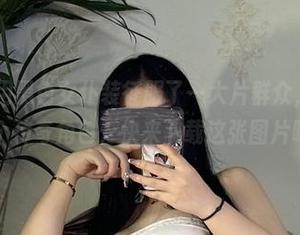 微密圈 – 用黑色女仆装征服了一大片群众，猪饲料真是个传奇角色，快来下载这张图片吧！