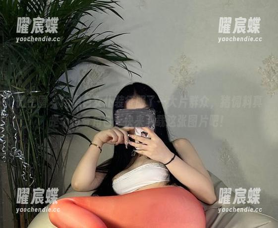 微密圈 - 用黑色女仆装征服了一大片群众，猪饲料真是个传奇角色，快来下载这张图片吧！