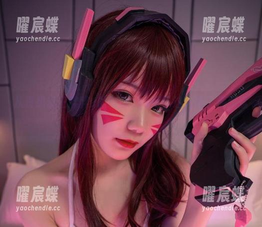 从没想过王胖胖u的制服cos可以这么萌，原图猛甩！