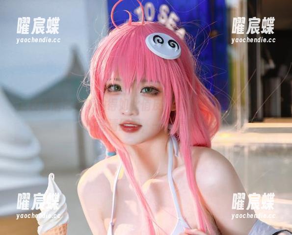 这校服居然可以拍得如此俏皮，连同瓦斯塔亚小龙虾的高清原图，一起看吧！