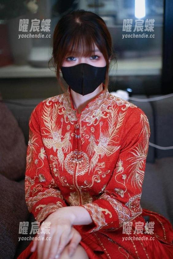 微密圈 - 白龙猫女的全套作品，红底加极光，有种让我想跳舞的冲动！