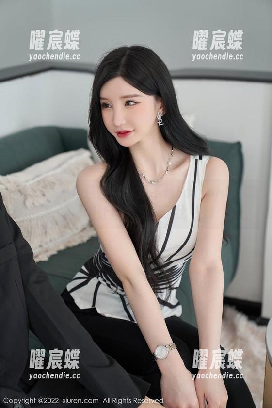 秀人网 - 精选图库：是不是Lavinia肉肉的短裙让这个夏天无比热辣