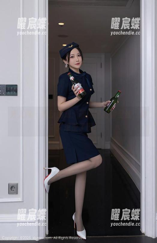 秀人网 - 最新图册：圆圆酱的裤里丝，别又想歪了啊！