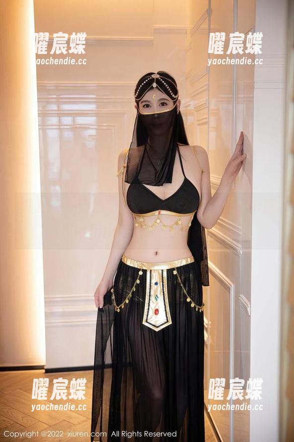 秀人网-小泡芙winna 秀人网 - 哇哦,原图不更新的婚纱,小泡芙winna这个审美真大胆。