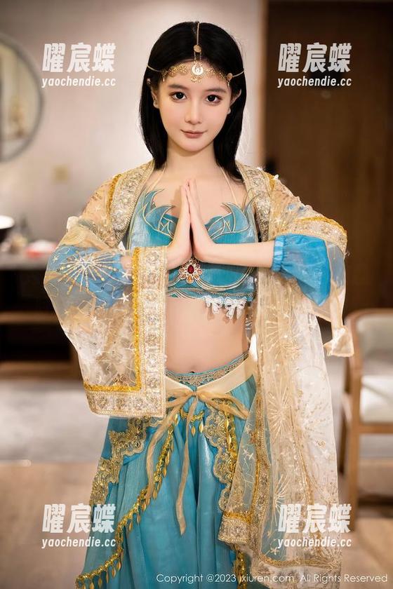秀人网 - 穿上短裙的徐莉芝Booty，美腿呼之欲出，图包下载开启你的想象力！
