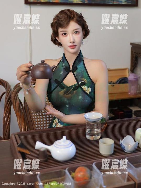 秀人网 - 玫瑰我爱你运动套图更新：我来这里是想运动的，结果给我眼花了。
