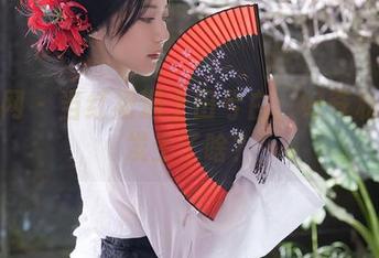 秀人网 – 当红裙遇上田兮白：好奇私拍里发生了啥？