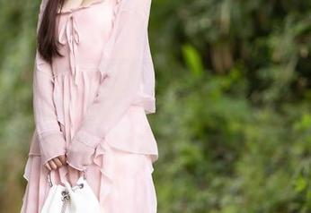 秀人网 – 比闹钟还叫醒人的糯美子mini内衣套图分享，你准备好了吗？