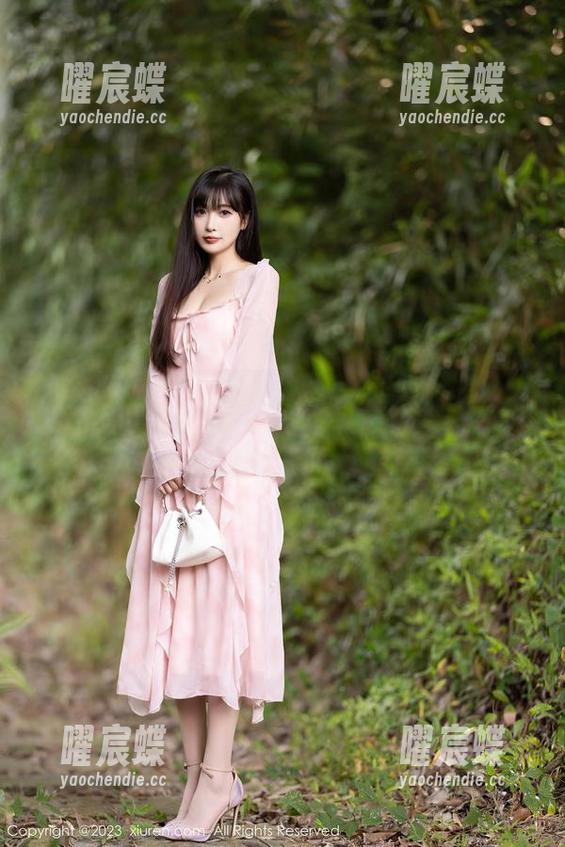 秀人网 - 比闹钟还叫醒人的糯美子mini内衣套图分享，你准备好了吗？