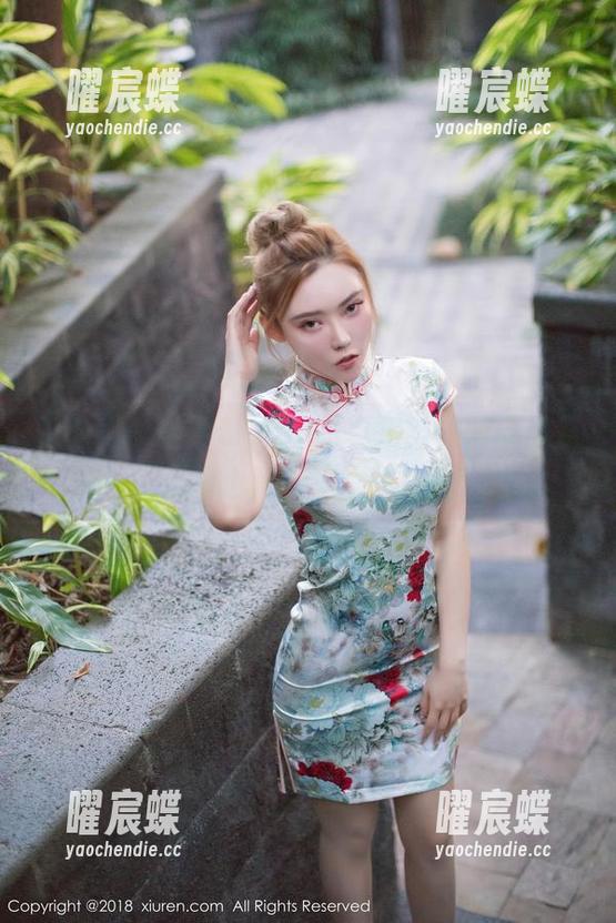 秀人网-雪瑞Lisa 秀人网 - 雪瑞Lisa的写真来啦,听说美足后面也藏着一段内心戏