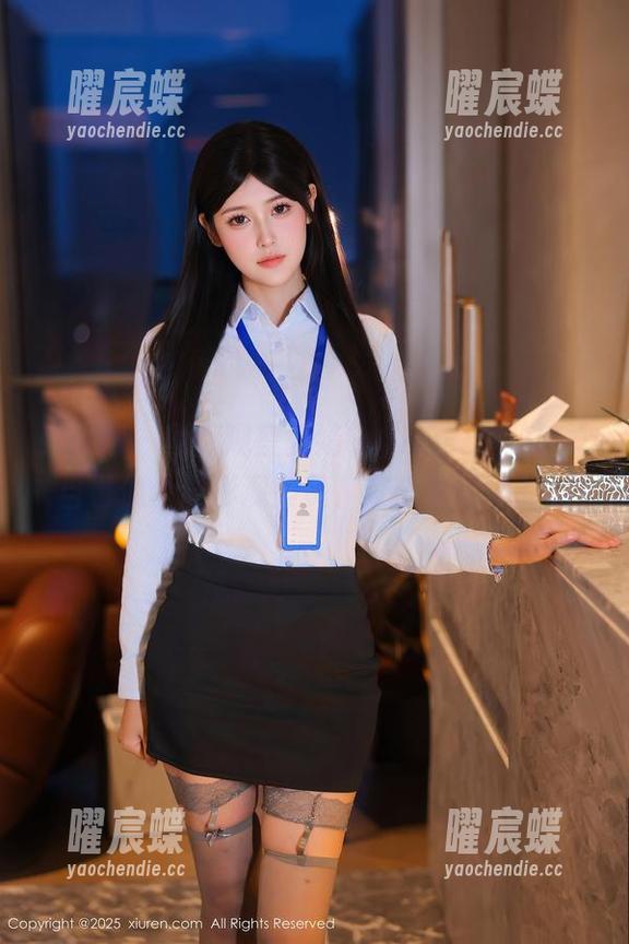 秀人网-黄婧GIGI 秀人网 - 默默观察黄婧GIGI的美腿,感觉自己像个隐形观察员,写个笔记似的。