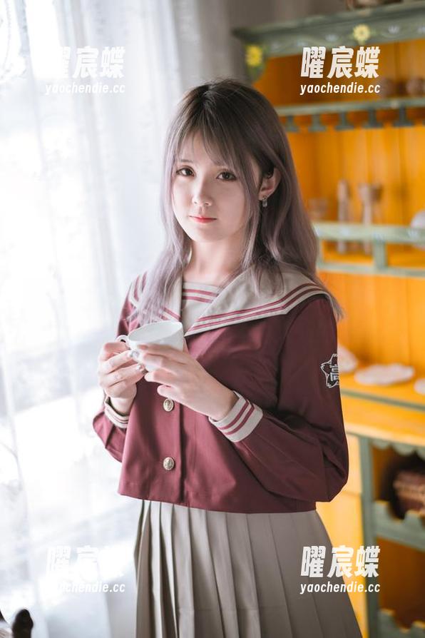 众里寻她千百度，秋楚楚不秃头与短裤美图分享里，发现了哪些不为人知的深意？