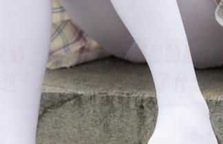 紧急企划 – 小恩写真套图里的厚白丝，啊，这个角度，究竟暗示了什么呢？