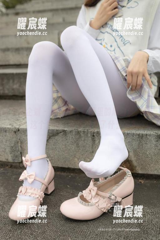 紧急企划 - 小恩写真套图里的厚白丝，啊，这个角度，究竟暗示了什么呢？