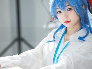 手握高清，小熊猫女仆的新奇样子，花铃Hana太有意思了吧