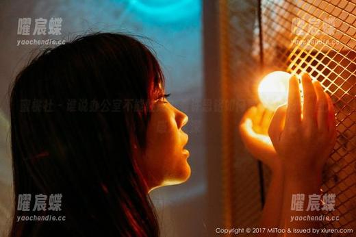 蜜桃社 - 谁说办公室不能性感？看许思铭如何驾驭无圣光，图片感人至深