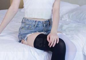 袜啵啵 – 周周的ol制服，大概是我心中的“非正式”资深推荐，快来搞定那个下载吧！