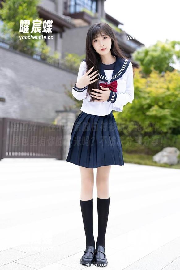 语画界-小尤奈 语画界 - 在小尤奈的白衬衫巧妙轮廓中,图包里有你的目光吗?不妨来分享分享!