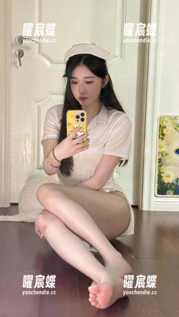 微密圈 - 酒红礼服写真，轩子巨2兔的每一帧都像是在挑战你的审美观，简单粗暴！