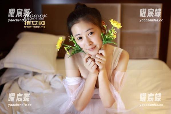 青豆客-可儿Kayen 青豆客 - 可儿Kayen的职业装——我不知道该羡慕她的穿搭还是她的自信!