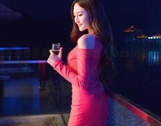 青豆客 – 我在在线图集中游离，婕西儿jessie的毛衣俨然成了话题的中心！