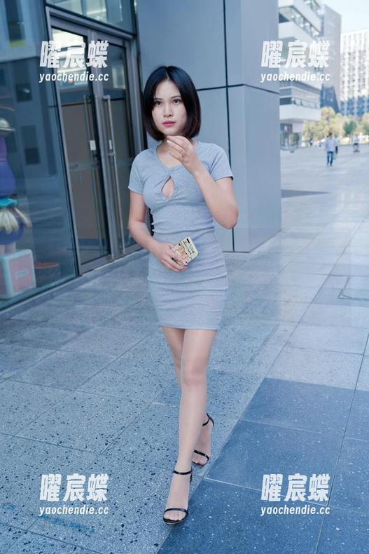 魔镜街拍 - 图包精选：婷婷的OL风范果然难以抗拒，包臀灰裙，薄丝点缀，无处不在的小撩拨。