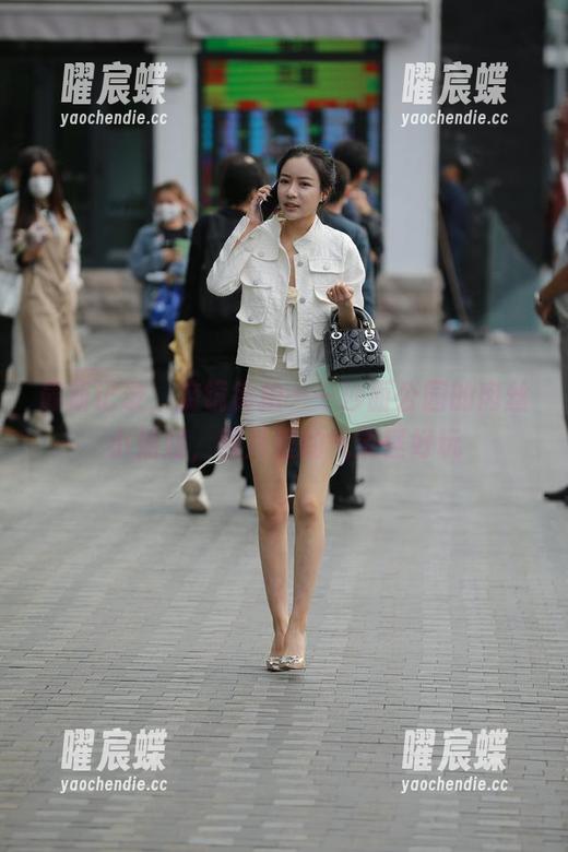 最新记录，魔镜街拍——沙面公园的肉丝小姐姐，照片里的气氛怪好玩